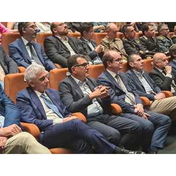 Il vicegovernatore Mario Anzil (terzo da destra) all'inaugurazione di PordenonePensa a Cinemazero - Il vicegovernatore Mario Anzil (terzo da destra) all'inaugurazione di PordenonePensa a Cinemazero