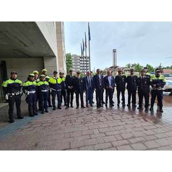 L'assessore Roberti con il contingente in partenza dalla Regione di Udine per l'Emilia Romagna - L'assessore Roberti con il contingente in partenza dalla Regione di Udine per l'Emilia Romagna