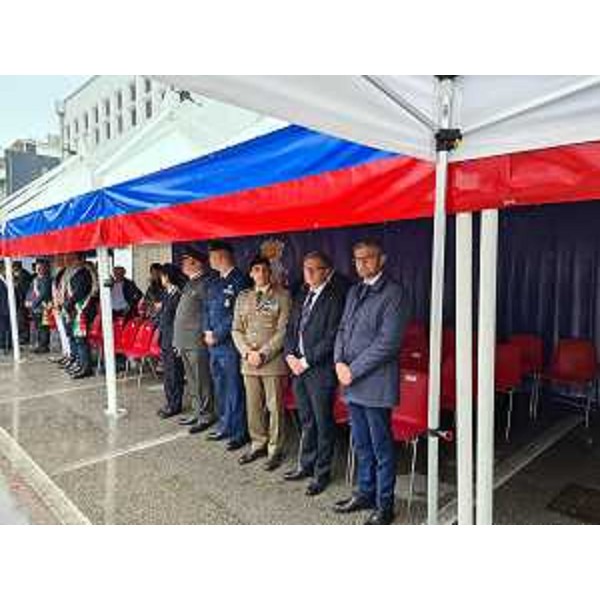 L'assessore regionale Stefano Zannier, secondo da destra, alla ceriomonia per i 209 anni della fondazione dell'Arma dei Carabinieri nel Comando provinciale di Pordenone - L'assessore regionale Stefano Zannier, secondo da destra, alla ceriomonia per i 209 anni della fondazione dell'Arma dei Carabinieri nel Comando provinciale di Pordenone