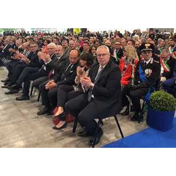 Il presidente del Consiglio regionale, Mauro Bordin,tra le autorità che hanno assistito alla cerimonia - Il presidente del Consiglio regionale, Mauro Bordin,tra le autorità che hanno assistito alla cerimonia