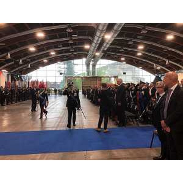 Il saluto militare davanti ai rappresentanti delle istituzioni - Il saluto militare davanti ai rappresentanti delle istituzioni