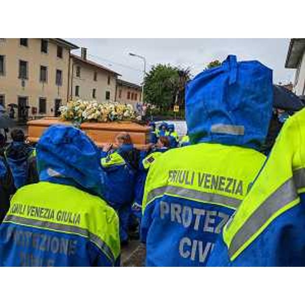 L'estremo saluto a Giovanni Anzil - L'estremo saluto a Giovanni Anzil