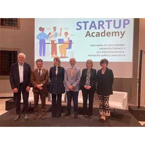 L'assessore regionale al Lavoro, formazione, istruzione, ricerca, università e famiglia Alessia Rosolen (prima a destra) alla presentazione dell'avvio di StartupAcademy con i rappresentanti di Friuli Innovazione, Confindustria e Civibank - Udine, 6 giuggno 2023 - L'assessore regionale al Lavoro, formazione, istruzione, ricerca, università e famiglia Alessia Rosolen (prima a destra) alla presentazione dell'avvio di StartupAcademy con i rappresentanti di Friuli Innovazione, Confindustria e Civibank - Udine, 6 giuggno 2023