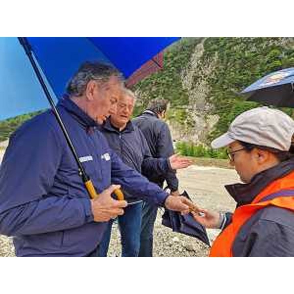 L'assessore regionale alla Difesa dell'ambiente Fabio Scoccimarro al sopralluogo nell'area delle Cave del Predil - L'assessore regionale alla Difesa dell'ambiente Fabio Scoccimarro al sopralluogo nell'area delle Cave del Predil