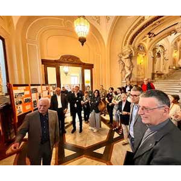 La mostra fotografica dedicata a don Marzari. - La mostra fotografica dedicata a don Marzari.