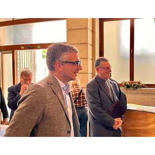 L'assessore regionale alle Autonomie locali Pierpaolo Roberti e il vescovo di Trieste don Enrico Trevisi. - L'assessore regionale alle Autonomie locali Pierpaolo Roberti e il vescovo di Trieste don Enrico Trevisi.