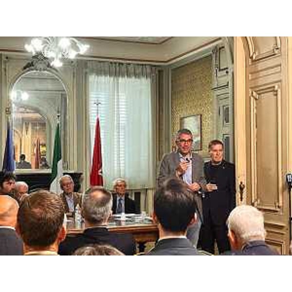 Lassessore regionale alle Autonomie locali Pierpaolo Roberti durante il convegno "Abbiamo bisogno di maestri: don Edoardo Marzari, maestro di fede e di democrazia" - Lassessore regionale alle Autonomie locali Pierpaolo Roberti durante il convegno "Abbiamo bisogno di maestri: don Edoardo Marzari, maestro di fede e di democrazia"