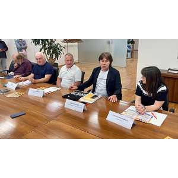 L'assessore regionale alle Attività produttive e Turismo, Sergio Emidio Bini, oggi nella sede della Regione a Udine, in occasione della presentazione del calendario del Festival di Majano. - L'assessore regionale alle Attività produttive e Turismo, Sergio Emidio Bini, oggi nella sede della Regione a Udine, in occasione della presentazione del calendario del Festival di Majano.