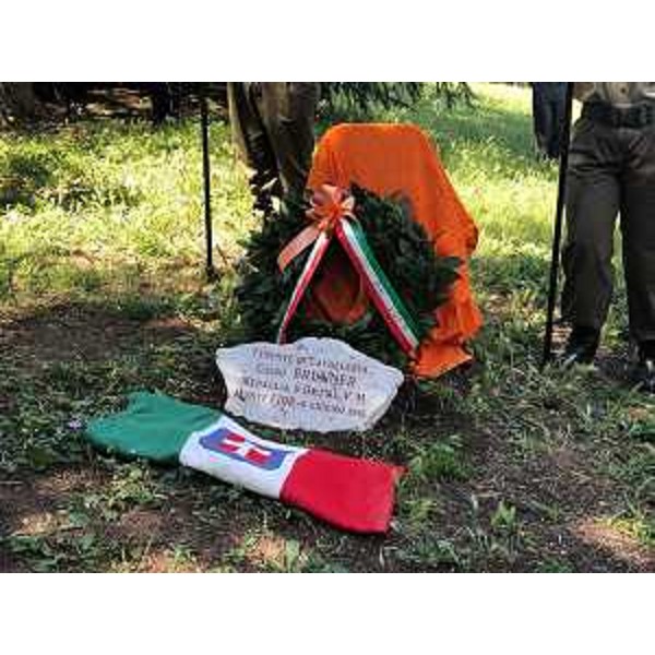 La pietra in ricordo del tenente Guido Brunner nel parco della Rimembranza - La pietra in ricordo del tenente Guido Brunner nel parco della Rimembranza