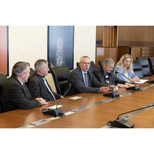 Una fase della conferenza stampa di presentazione del nuovo Lapidario ai Deportati di Gorizia - Una fase della conferenza stampa di presentazione del nuovo Lapidario ai Deportati di Gorizia