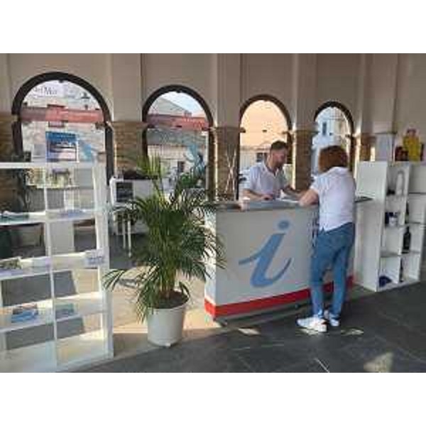 L'infopoint di Marano Lagunare che resterà aperto nei fine settimana per tutta la stagione estiva fino al prossimo 3 settembre (venerdì dalle 9 alle 13, sabato e domenica dalle 9 alle 13 e dalle 14 alle 18). - L'infopoint di Marano Lagunare che resterà aperto nei fine settimana per tutta la stagione estiva fino al prossimo 3 settembre (venerdì dalle 9 alle 13, sabato e domenica dalle 9 alle 13 e dalle 14 alle 18).