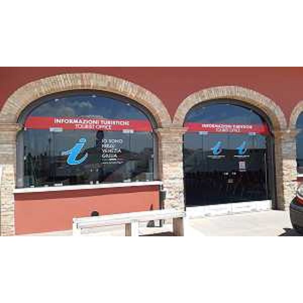 L'infopoint di Marano Lagunare che resterà aperto nei fine settimana per tutta la stagione estiva fino al prossimo 3 settembre (venerdì dalle 9 alle 13, sabato e domenica dalle 9 alle 13 e dalle 14 alle 18). - L'infopoint di Marano Lagunare che resterà aperto nei fine settimana per tutta la stagione estiva fino al prossimo 3 settembre (venerdì dalle 9 alle 13, sabato e domenica dalle 9 alle 13 e dalle 14 alle 18).