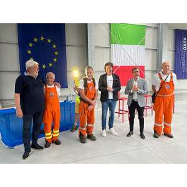 Foto di gruppo con la donazione della Fondazione della torre faro alla Protezionde civile di Osoppo. - Foto di gruppo con la donazione della Fondazione della torre faro alla Protezionde civile di Osoppo.