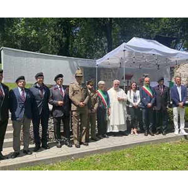 Maddalena Spagnolo (Lega), quarta da destra nella foto di gruppo - Maddalena Spagnolo (Lega), quarta da destra nella foto di gruppo