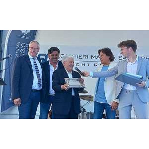 La consegna di un riconoscimento al fondatore Angelo Piccinin: Bordin è il primo da sinistra, accanto a Davide Piccinin; secondo da destra l'assessore Sergio Emidio Bini - La consegna di un riconoscimento al fondatore Angelo Piccinin: Bordin è il primo da sinistra, accanto a Davide Piccinin; secondo da destra l'assessore Sergio Emidio Bini