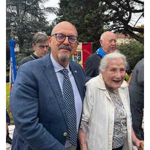 Callari con la Medaglia d'oro al Valor Militare Del Din - Callari con la Medaglia d'oro al Valor Militare Del Din