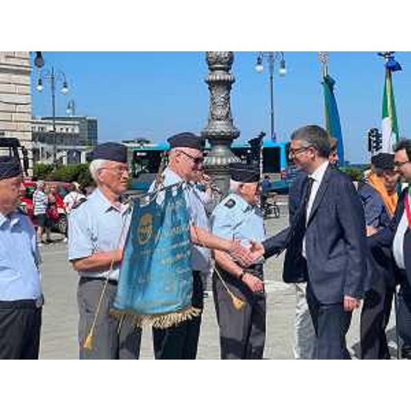 L'assessore regionale Pierpaolo Roberti nel corso dell'Ammainabandiera solenne a Trieste - L'assessore regionale Pierpaolo Roberti nel corso dell'Ammainabandiera solenne a Trieste