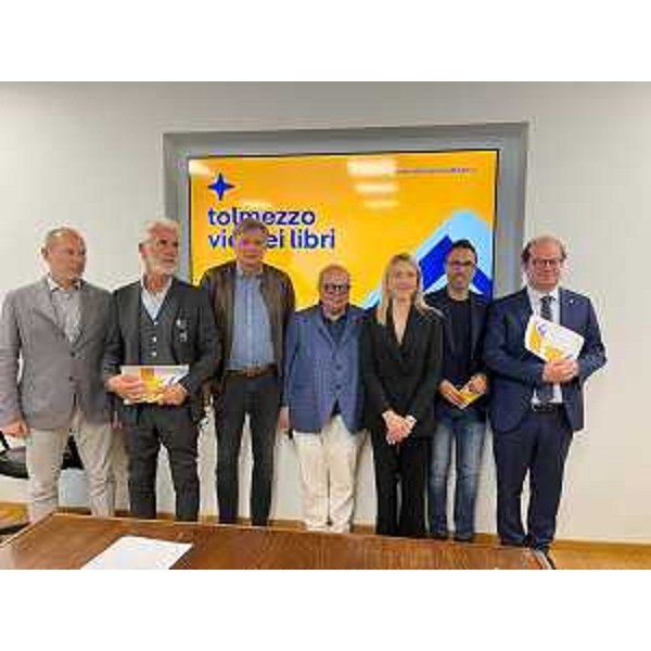Il vicegovernatore con delega alla Cultura e Sport, Mario Anzil, durante la presentazione della 1^ edizione del festival letterario 'Tolmezzo Vie dei Libri' - Il vicegovernatore con delega alla Cultura e Sport, Mario Anzil, durante la presentazione della 1^ edizione del festival letterario 'Tolmezzo Vie dei Libri' 