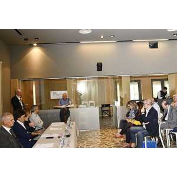 Un momento dell'incontro organizzato all'infopoint di PromoTurismo a Sistiana per presentare i progetti a favore dell'accessibilità dei servizi turistici alle persone con disabilità. - Un momento dell'incontro organizzato all'infopoint di PromoTurismo a Sistiana per presentare i progetti a favore dell'accessibilità dei servizi turistici alle persone con disabilità.