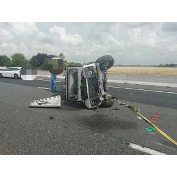 Il mezzo della Protezione civile Fvg coinvolto nell'incidente lungo la A14 in provincia di Bologna - Il mezzo della Protezione civile Fvg coinvolto nell'incidente lungo la A14 in provincia di Bologna