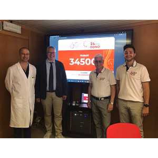 Il direttore del reparto di Medicina Trasfusionale dellAsufc, Giovanni Barillari, il presidente del Consiglio regionale, Mauro Bordin, il presidente di Afds di Udine, Roberto Flora, e Luca Lacovig, in rappresentanza degli under 28 dell'Afds - Il direttore del reparto di Medicina Trasfusionale dellAsufc, Giovanni Barillari, il presidente del Consiglio regionale, Mauro Bordin, il presidente di Afds di Udine, Roberto Flora, e Luca Lacovig, in rappresentanza degli under 28 dell'Afds