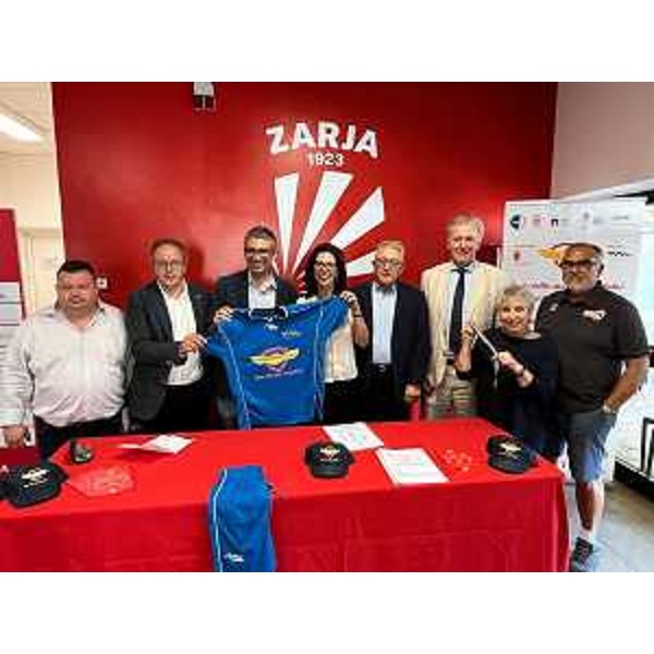 L'assessore Roberti (al centro) partecipa alla Festa dello sport in parallelo a Basovizza - L'assessore Roberti (al centro) partecipa alla Festa dello sport in parallelo a Basovizza