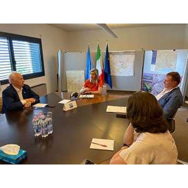 L'assessore regionale alle Infrastrutture Cristina Amirante (al centro) con il presidente di Interporto Pordenone Silvano Pascolo (a sinistra), l'amministratore delegato Alfredo De Paoli e il consigliere di amministrazione Isabella Santini - L'assessore regionale alle Infrastrutture Cristina Amirante (al centro) con il presidente di Interporto Pordenone Silvano Pascolo (a sinistra), l'amministratore delegato Alfredo De Paoli e il consigliere di amministrazione Isabella Santini