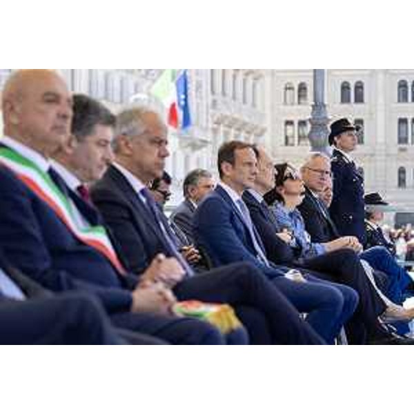 Le autorità sul palco - Le autorità sul palco
