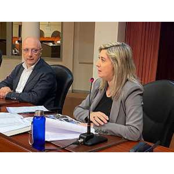 L'assessore regionale alle Infrastrutture e Territorio, Cristina Amirante, in conferenza stampa. - L'assessore regionale alle Infrastrutture e Territorio, Cristina Amirante, in conferenza stampa.