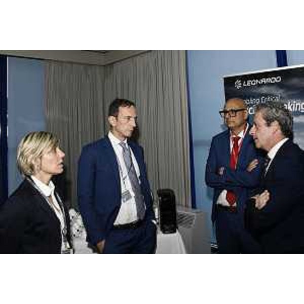 Il governatore Fedriga e l'assessore Zilli in visita allo stabilimento Leonardo a Ronchi dei Legionari - Il governatore Fedriga e l'assessore Zilli in visita allo stabilimento Leonardo a Ronchi dei Legionari