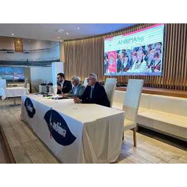 Il presidente del Cr Fvg, Mauro Bordin, insieme a Marco Luchin e Pasquale Moro (al centro) - Il presidente del Cr Fvg, Mauro Bordin, insieme a Marco Luchin e Pasquale Moro (al centro)