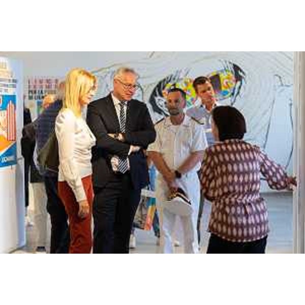 Il presidente del Cr Fvg, Mauro Bordin, visita la mostra lignanese insieme ad autorità e curatrici - Il presidente del Cr Fvg, Mauro Bordin, visita la mostra lignanese insieme ad autorità e curatrici