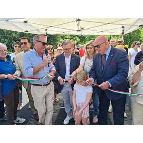 Gli assessori regionali Stefano Zannier e Cristina Amirante all'inaugurazione della Festa del Nonsel di Pordenone - Gli assessori regionali Stefano Zannier e Cristina Amirante all'inaugurazione della Festa del Nonsel di Pordenone