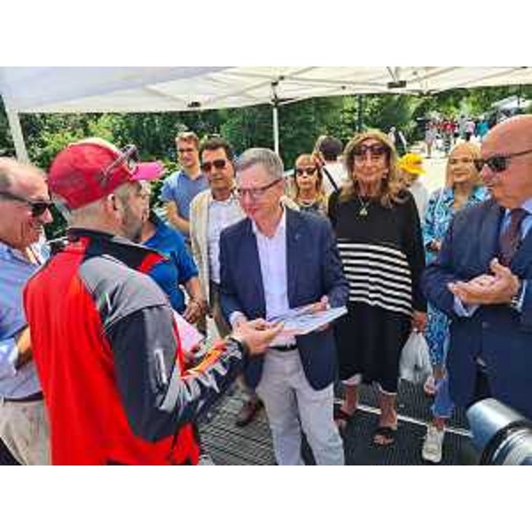 L'assessore regionale Stefano Zannier (al centro) all'inaugurazione della Festa del Nonsel di Pordenone - L'assessore regionale Stefano Zannier (al centro) all'inaugurazione della Festa del Nonsel di Pordenone