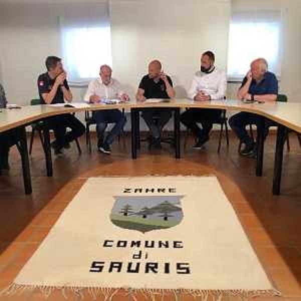 L'incontro in Comune a Sauris, al centro l'assessore Riccardo Riccardi - L'incontro in Comune a Sauris, al centro l'assessore Riccardo Riccardi