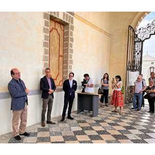 Il vicegovernatore del Friuli Venezia Giulia Mario Anzil durante la presentazione della mappa tattile che da oggi rende completamente fruibile Villa Manin agli ipovedenti. - Il vicegovernatore del Friuli Venezia Giulia Mario Anzil durante la presentazione della mappa tattile che da oggi rende completamente fruibile Villa Manin agli ipovedenti.