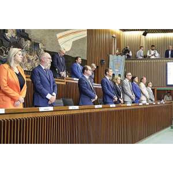 I banchi di Presidenza Cr e Giunta regionale durante il minuto di raccoglimento in memoria di Silvio Berlusconi - Silvano Trieste 2023-06-22 Consiglio Regionale FVG ph Massimo Silvano