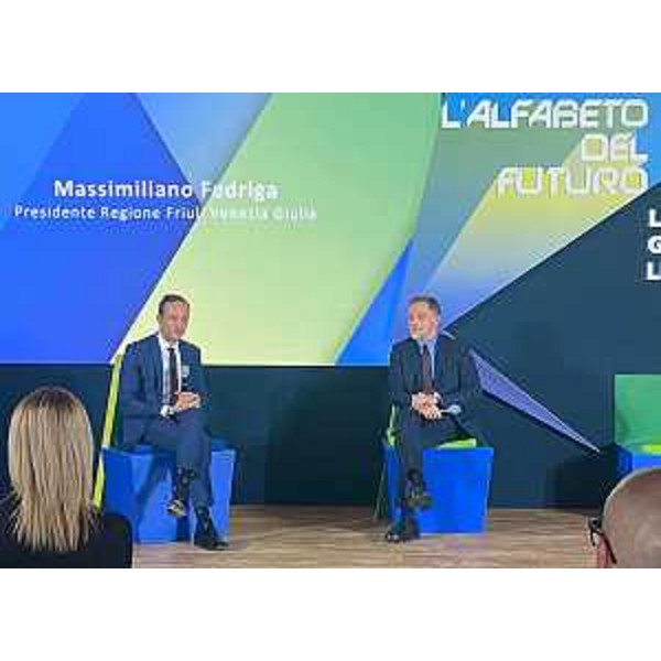 Il governatore della Regione Massimiliano Fedriga intervistato dal direttore de La Stampa Massimo Giannini durante l'evento L'alfabeto del futuro svoltosi a Lignano - Il governatore della Regione Massimiliano Fedriga intervistato dal direttore de La Stampa Massimo Giannini durante l'evento L'alfabeto del futuro svoltosi a Lignano