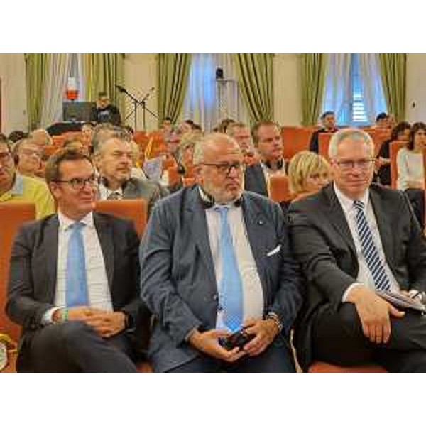 Da sx: il sindaco di Nova Gorica, Samo Turel, il consigliere regionale Diego Bernardis (Fedriga presidente), il sindaco di Gorizia, Rodolfo Ziberna, e il presidente del Cr Fvg Mauro Bordin - Da sx: il sindaco di Nova Gorica, Samo Turel, il consigliere regionale Diego Bernardis (Fedriga presidente), il sindaco di Gorizia, Rodolfo Ziberna, e il presidente del Cr Fvg Mauro Bordin