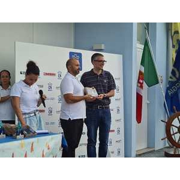 Lassessore regionale alle Autonomie locali Pierpaolo Roberti alla premiazione della diciottesima Settimana Internazionale dei 3 Golfi - Lassessore regionale alle Autonomie locali Pierpaolo Roberti alla premiazione della diciottesima Settimana Internazionale dei 3 Golfi