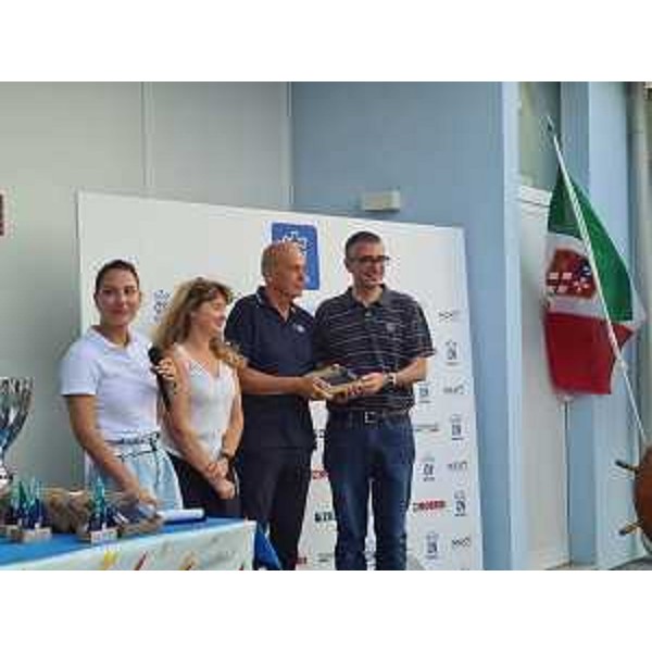 Lassessore regionale alle Autonomie locali Pierpaolo Roberti alla premiazione della diciottesima Settimana Internazionale dei 3 Golfi - Lassessore regionale alle Autonomie locali Pierpaolo Roberti alla premiazione della diciottesima Settimana Internazionale dei 3 Golfi