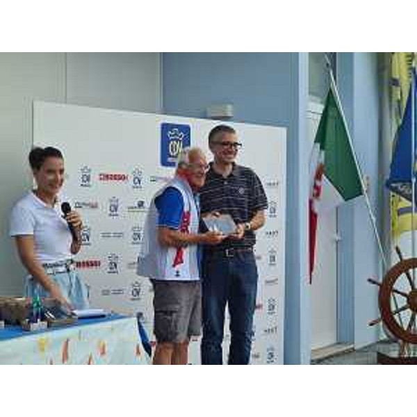 Lassessore regionale alle Autonomie locali Pierpaolo Roberti alla premiazione della diciottesima Settimana Internazionale dei 3 Golfi - Lassessore regionale alle Autonomie locali Pierpaolo Roberti alla premiazione della diciottesima Settimana Internazionale dei 3 Golfi
