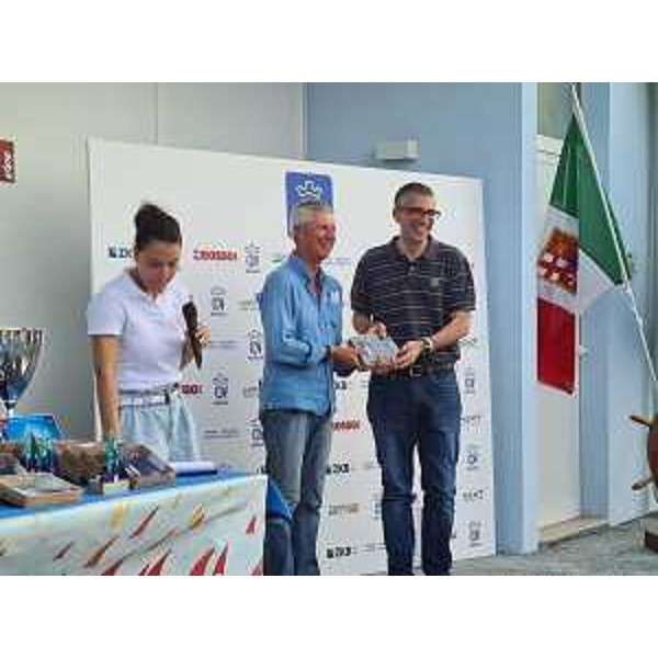 Lassessore regionale alle Autonomie locali Pierpaolo Roberti alla premiazione della diciottesima Settimana Internazionale dei 3 Golfi - Lassessore regionale alle Autonomie locali Pierpaolo Roberti alla premiazione della diciottesima Settimana Internazionale dei 3 Golfi