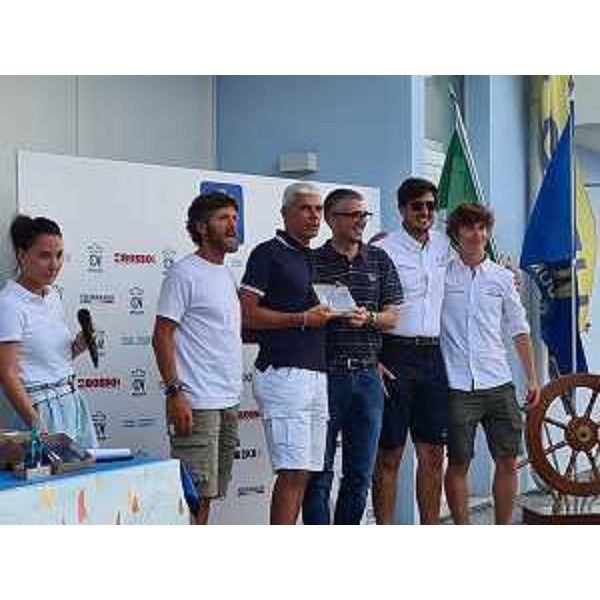 Lassessore regionale alle Autonomie locali Pierpaolo Roberti alla premiazione della diciottesima Settimana Internazionale dei 3 Golfi - Lassessore regionale alle Autonomie locali Pierpaolo Roberti alla premiazione della diciottesima Settimana Internazionale dei 3 Golfi