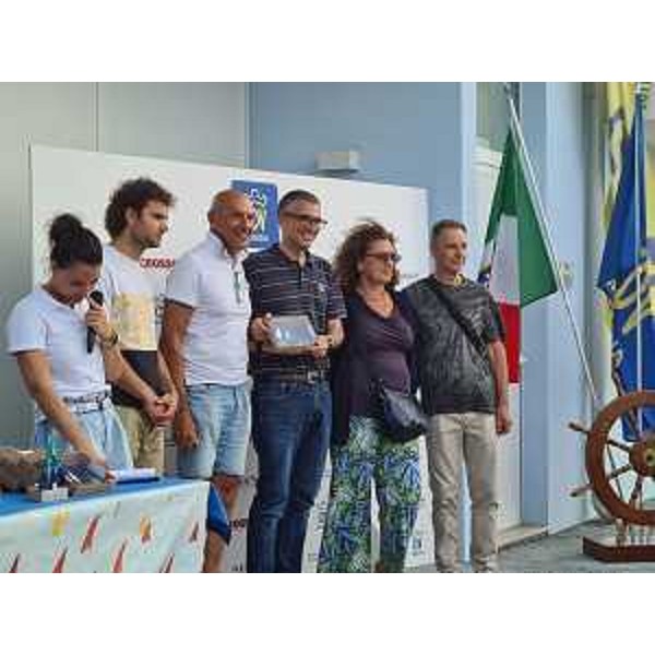 Lassessore regionale alle Autonomie locali Pierpaolo Roberti alla premiazione della diciottesima Settimana Internazionale dei 3 Golfi - Lassessore regionale alle Autonomie locali Pierpaolo Roberti alla premiazione della diciottesima Settimana Internazionale dei 3 Golfi