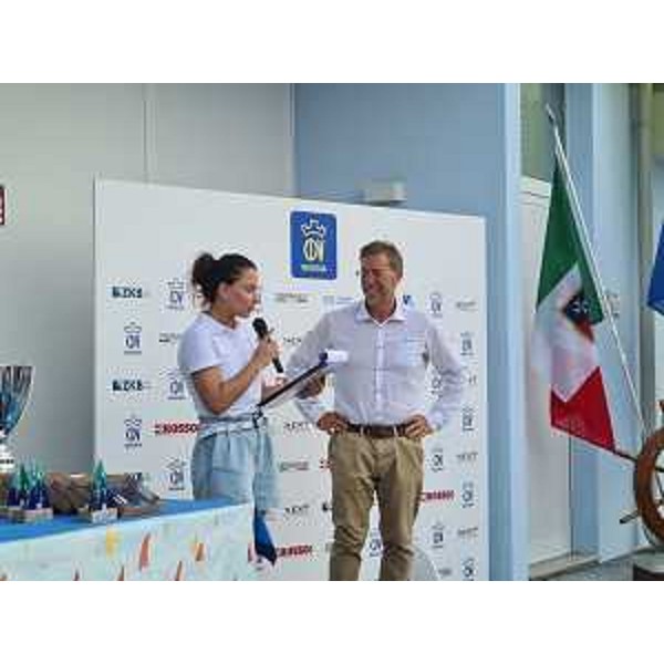 Lassessore regionale alle Autonomie locali Pierpaolo Roberti alla premiazione della diciottesima Settimana Internazionale dei 3 Golfi - Lassessore regionale alle Autonomie locali Pierpaolo Roberti alla premiazione della diciottesima Settimana Internazionale dei 3 Golfi