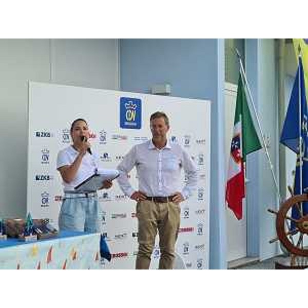 Lassessore regionale alle Autonomie locali Pierpaolo Roberti alla premiazione della diciottesima Settimana Internazionale dei 3 Golfi - Lassessore regionale alle Autonomie locali Pierpaolo Roberti alla premiazione della diciottesima Settimana Internazionale dei 3 Golfi