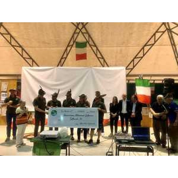 La consegna dell'assegno a favore dell'associazione Alzheimer di Latisana - La consegna dell'assegno a favore dell'associazione Alzheimer di Latisana