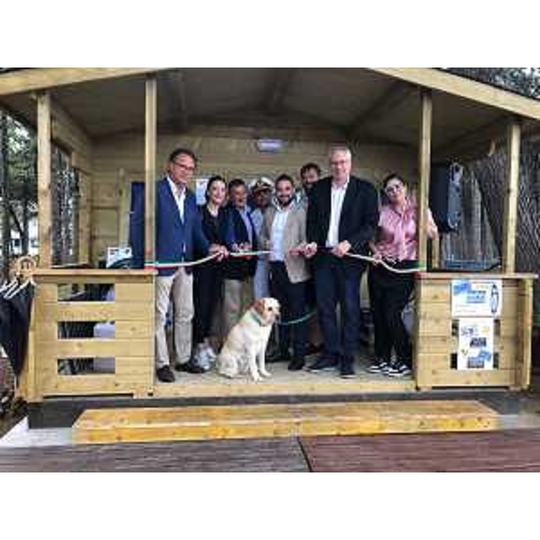 Il momento del taglio del nastro della Pineta for dogs - Il momento del taglio del nastro della Pineta for dogs