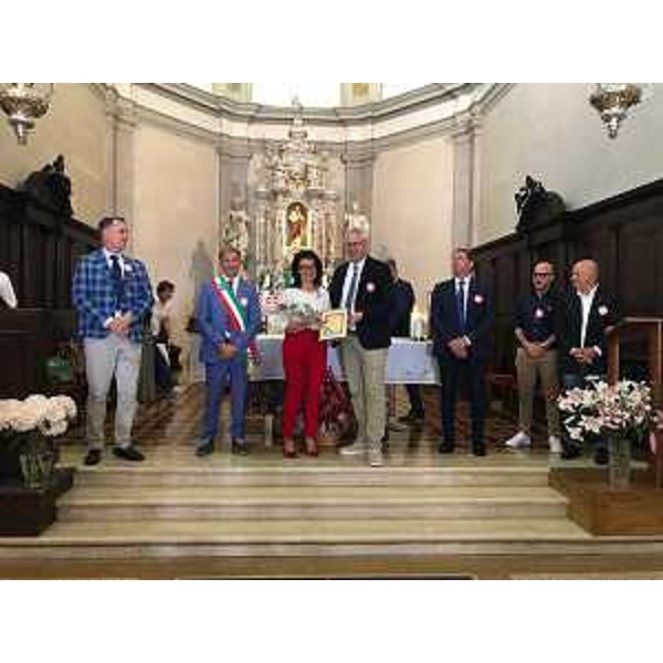Il presidente del Consiglio regionale, Mauro Bordin, premia Iris Piccolotto (94 donazioni) - Il presidente del Consiglio regionale, Mauro Bordin, premia Iris Piccolotto (94 donazioni)